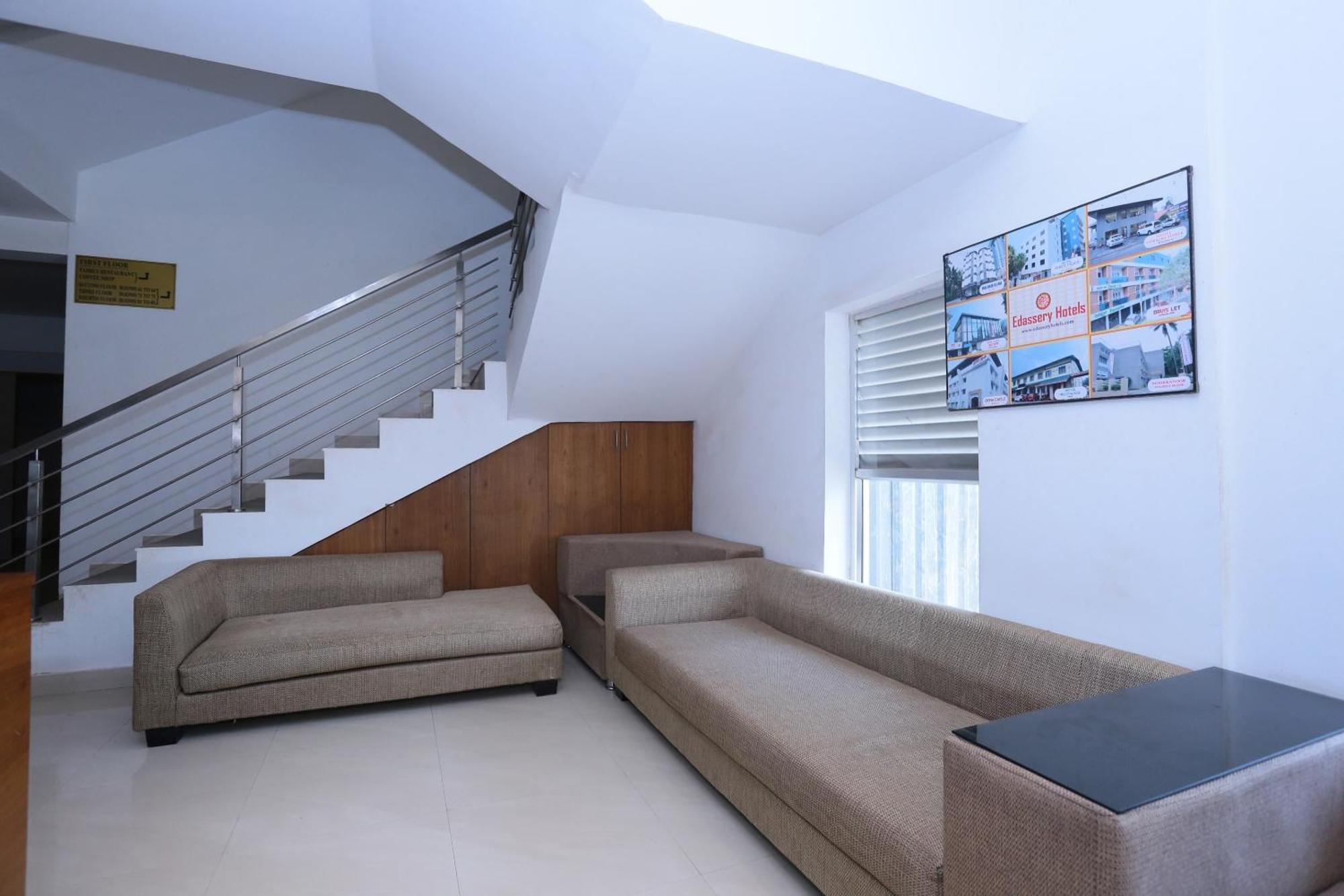 Super Townhouse Prince Palace Thiruvananthapuram Екстер'єр фото