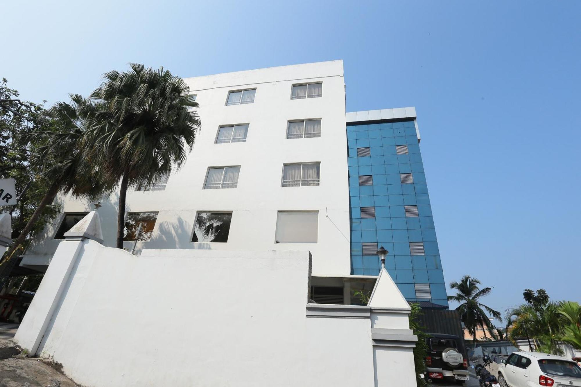 Super Townhouse Prince Palace Thiruvananthapuram Екстер'єр фото