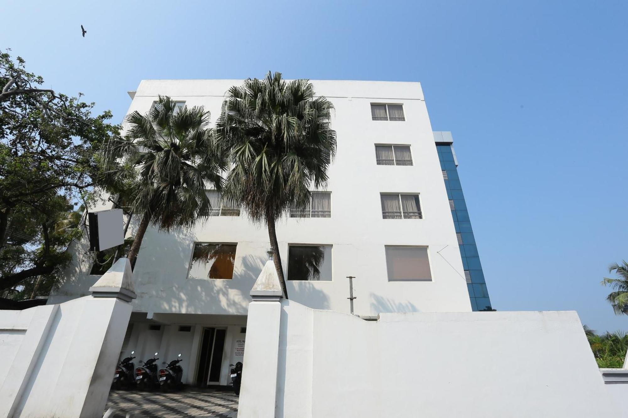 Super Townhouse Prince Palace Thiruvananthapuram Екстер'єр фото