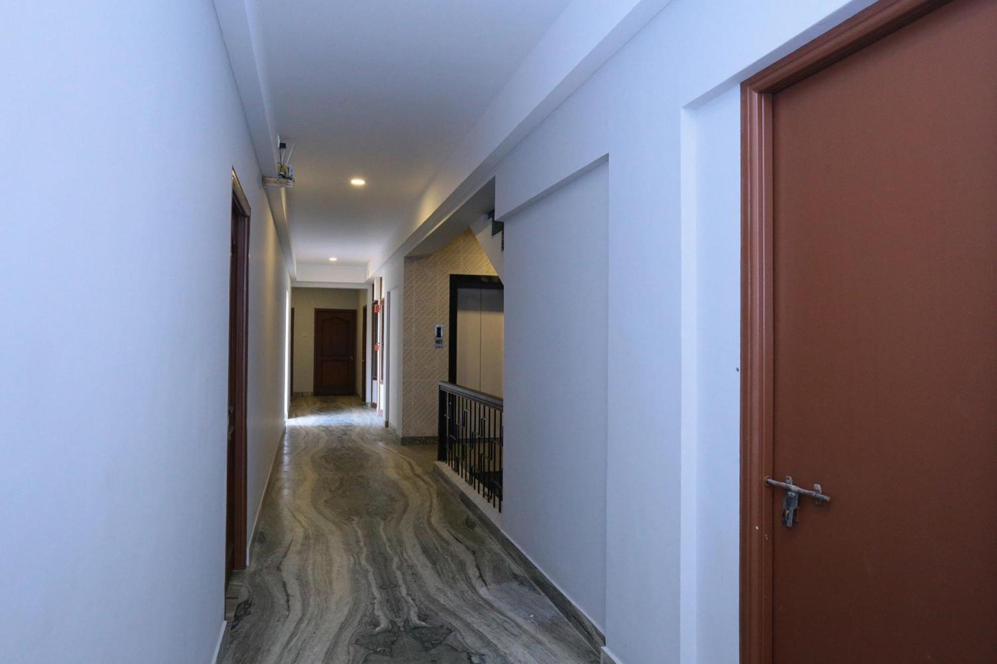Super Townhouse Prince Palace Thiruvananthapuram Екстер'єр фото