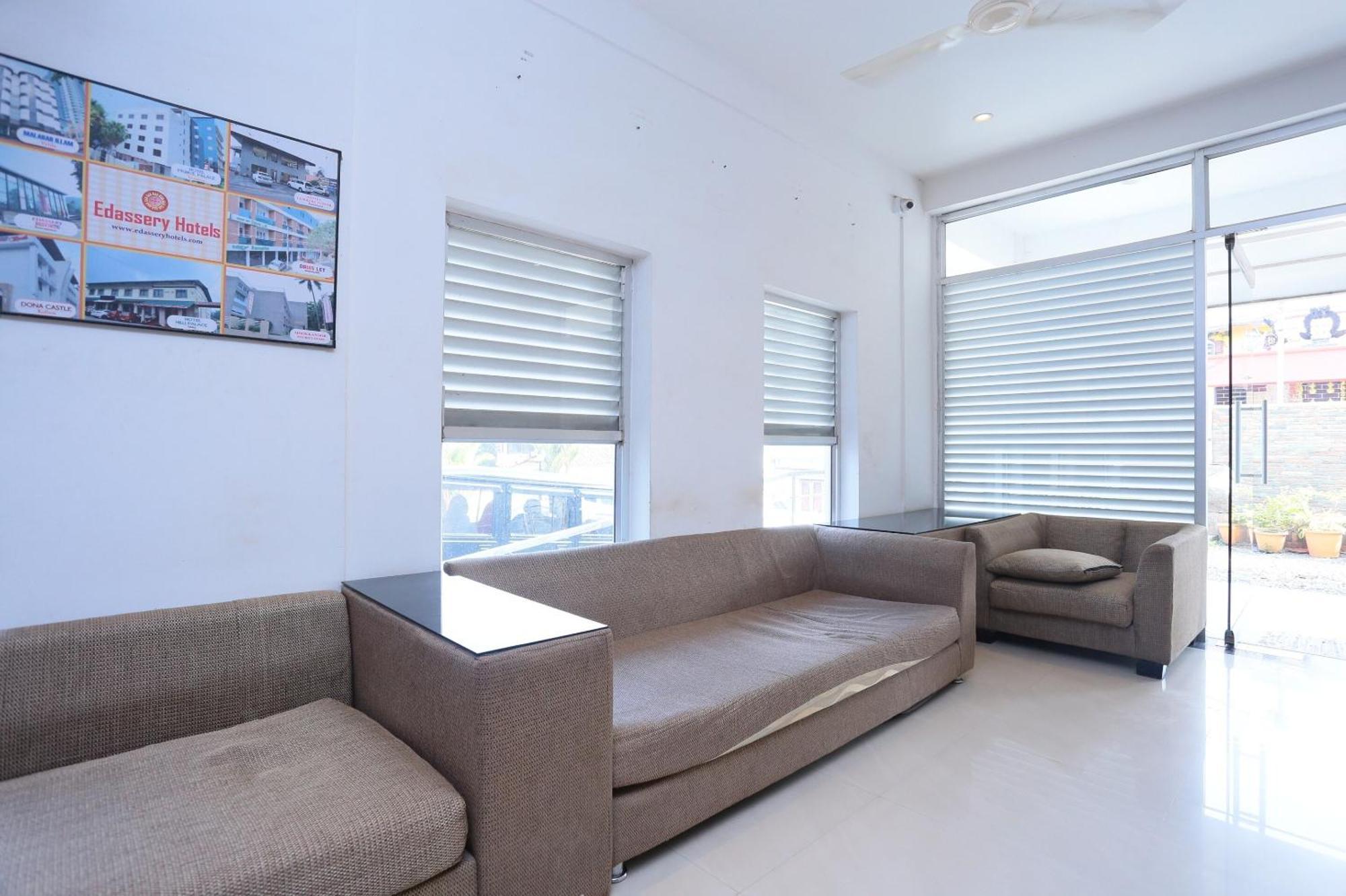 Super Townhouse Prince Palace Thiruvananthapuram Екстер'єр фото